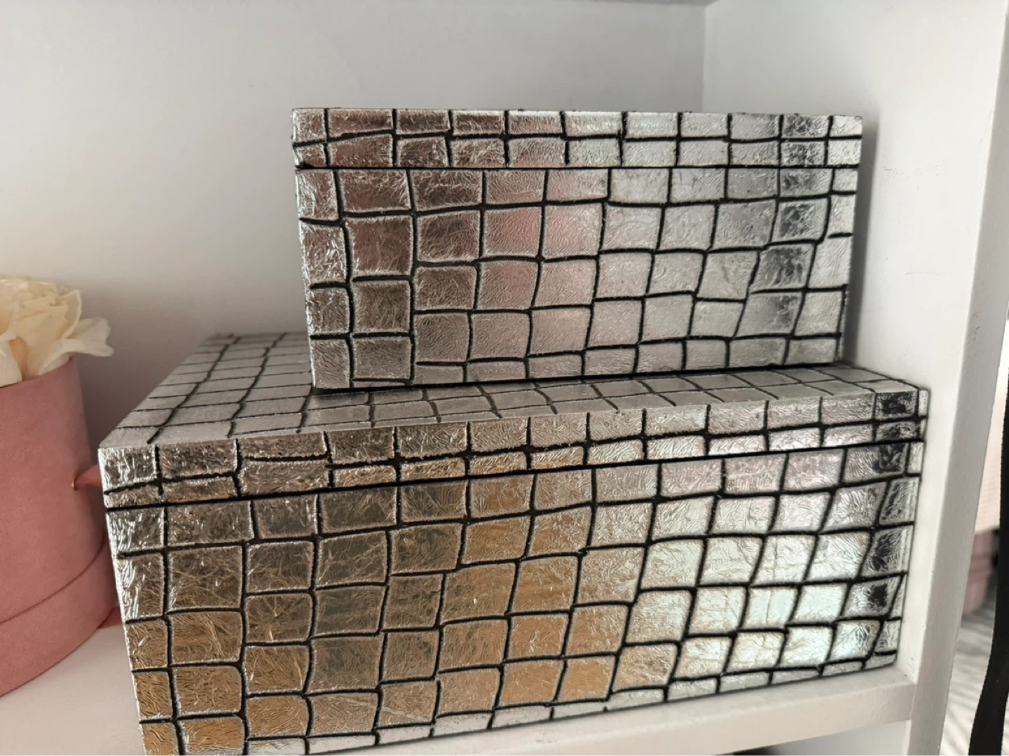 2 decorative boxes