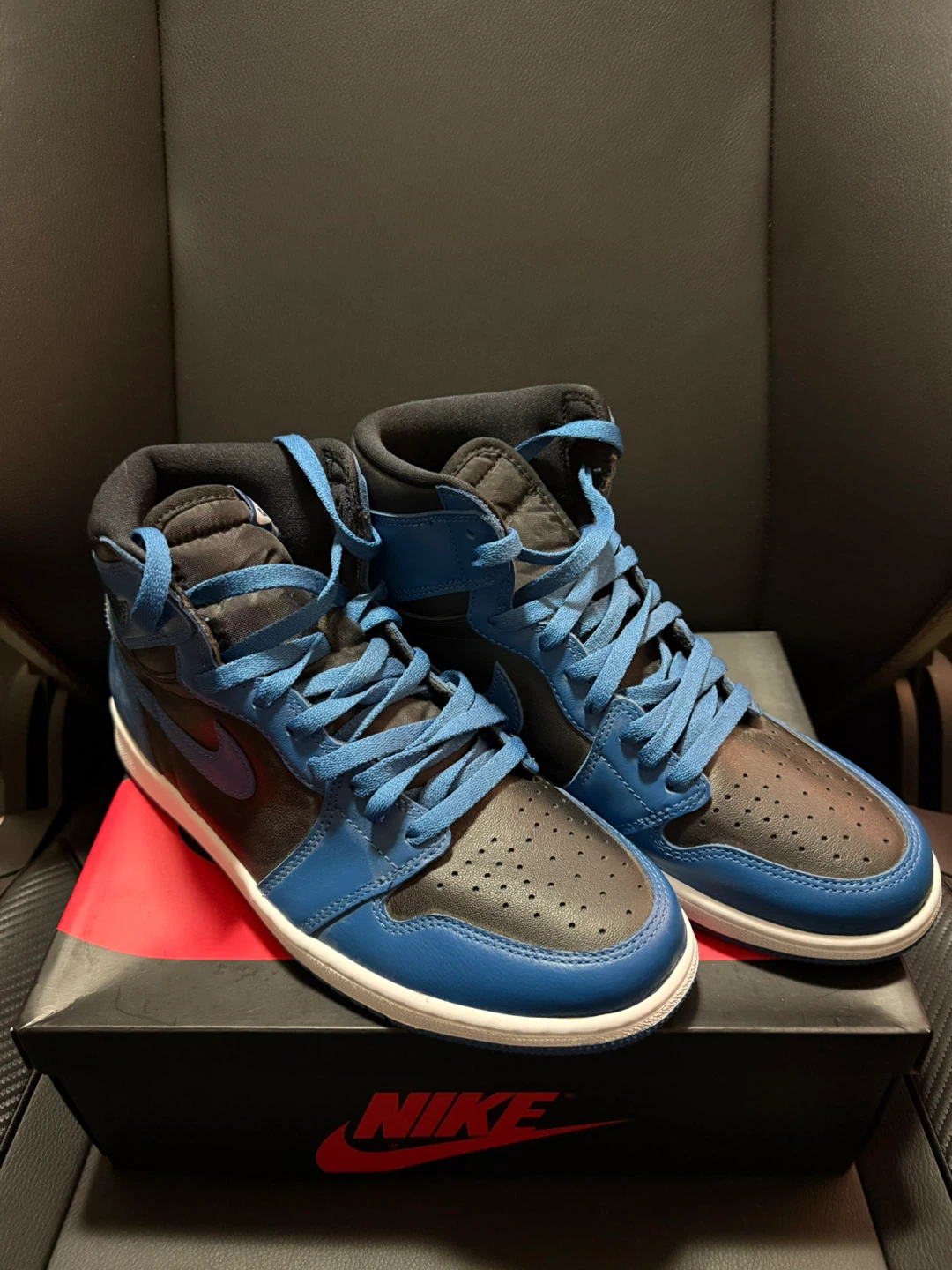 Air Jordan 1 High OG "Dark Marina Blue"