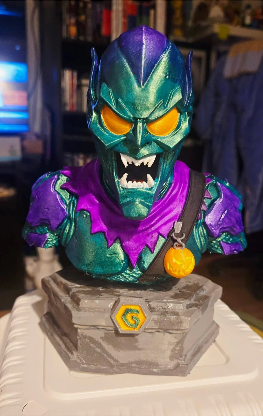 Set of Marvel and DC Character Busts and Infinity Gauntlet - photo 2