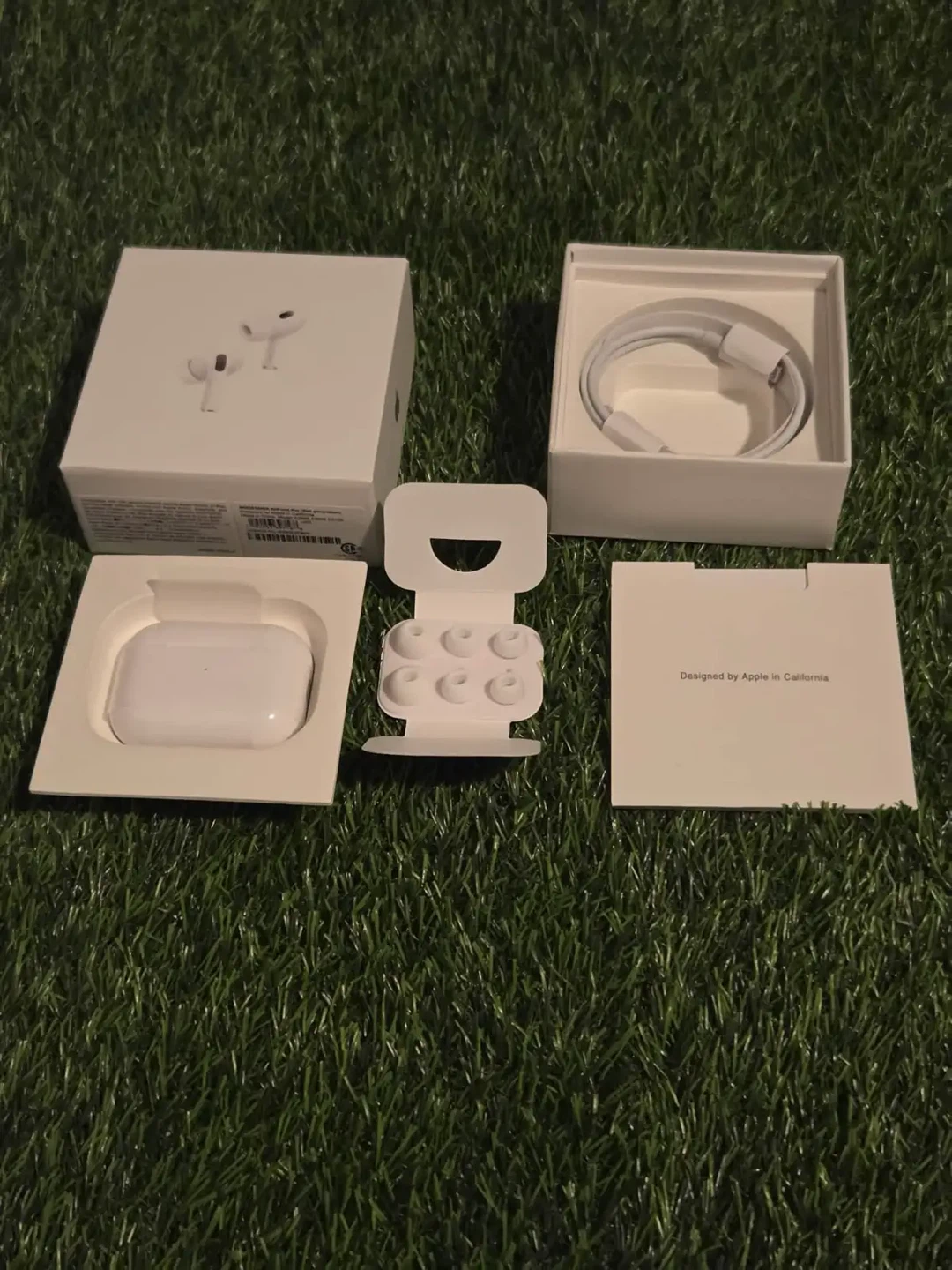 Apple AirPods Pro (2nd Generation) with MagSafe Charging Case - photo 2