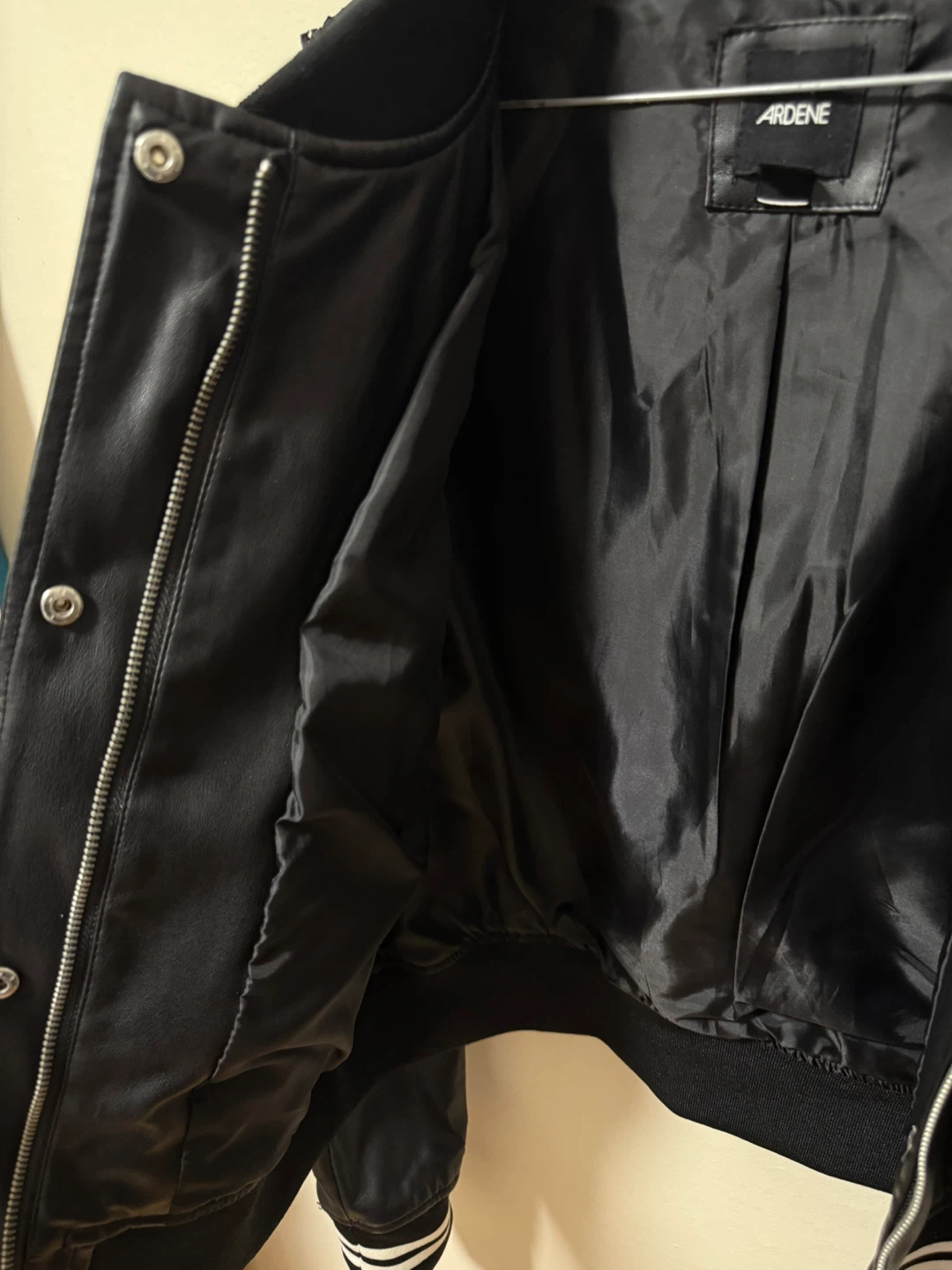 ‼️DECLUTTER‼️Ardene Faux-Leather Varsity Bomber Jacket 🖤 - photo 3