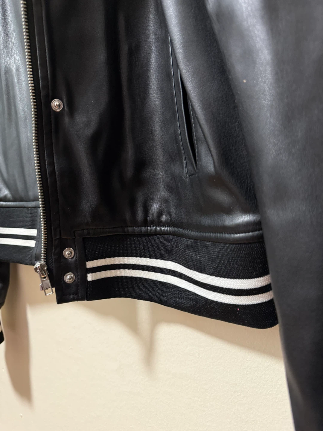 ‼️DECLUTTER‼️Ardene Faux-Leather Varsity Bomber Jacket 🖤 - photo 4