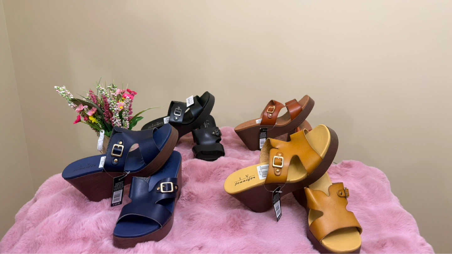 Fancy women shoes and slippers - photo 2