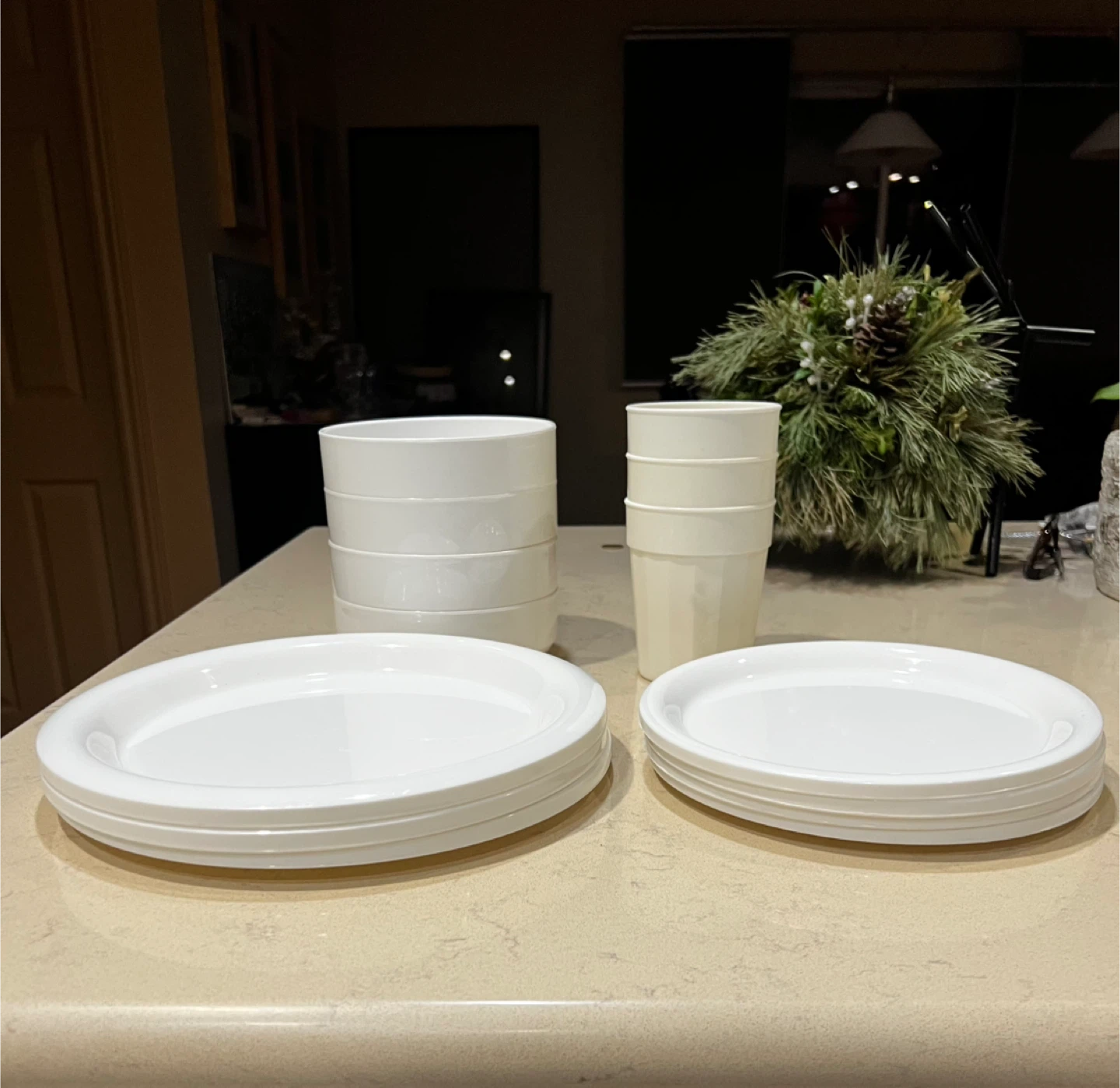 White Melamine Plates and Cups Set - photo 2