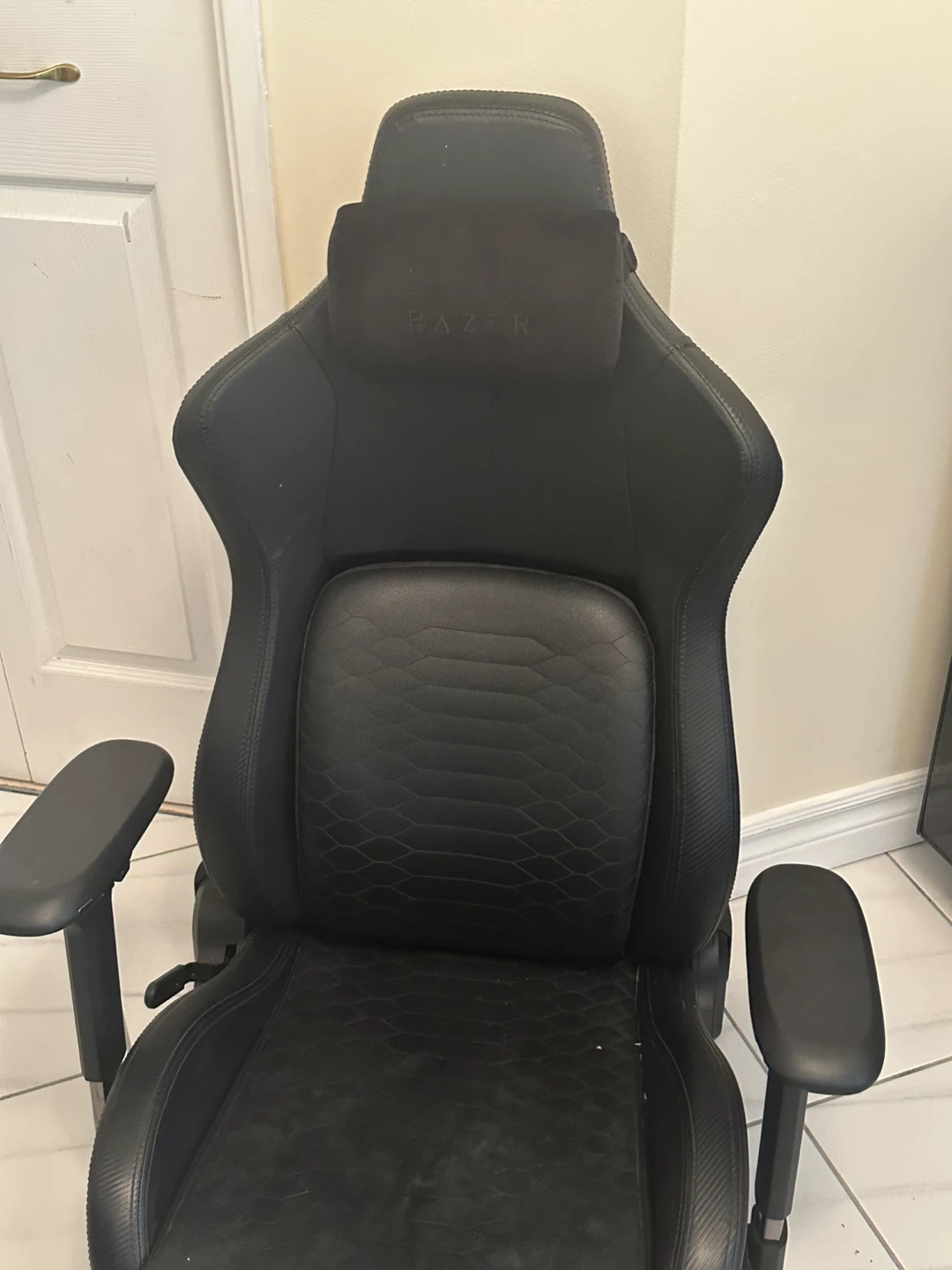 Razer Gaming Chair - photo 2