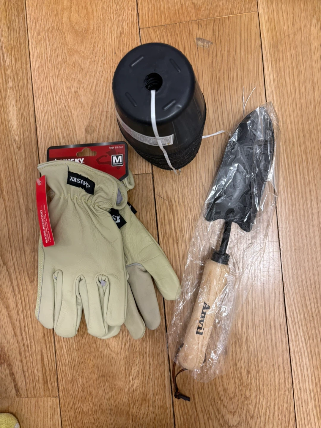 Husky Gardening Gloves and Anvil Trowel Set