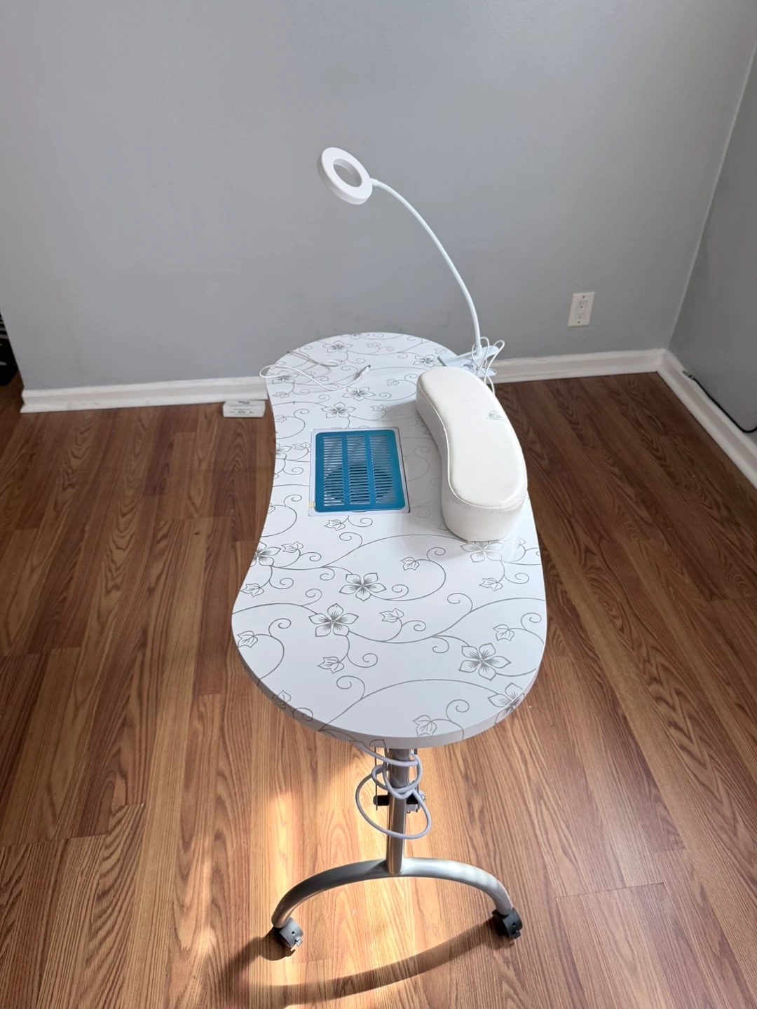 Nail Tech Manicure Table with Lamp and Dust Collector - photo 2