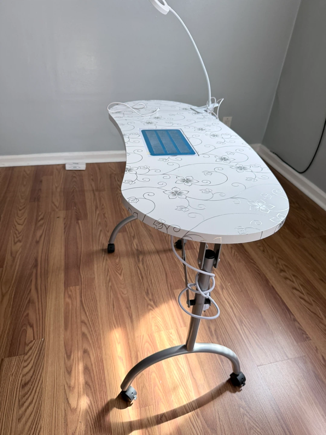 Nail Tech Manicure Table with Lamp and Dust Collector