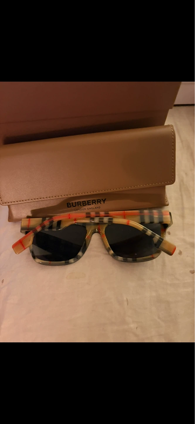 🥕Burberry Sunglasses with Case and Box - photo 2