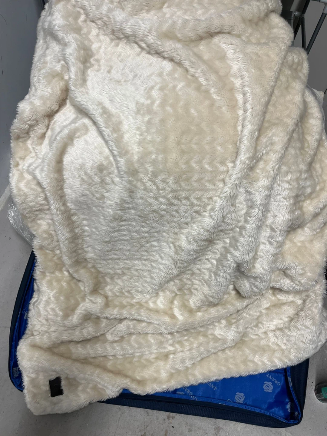 UGG Plush Throw Blanket - Cream - photo 5