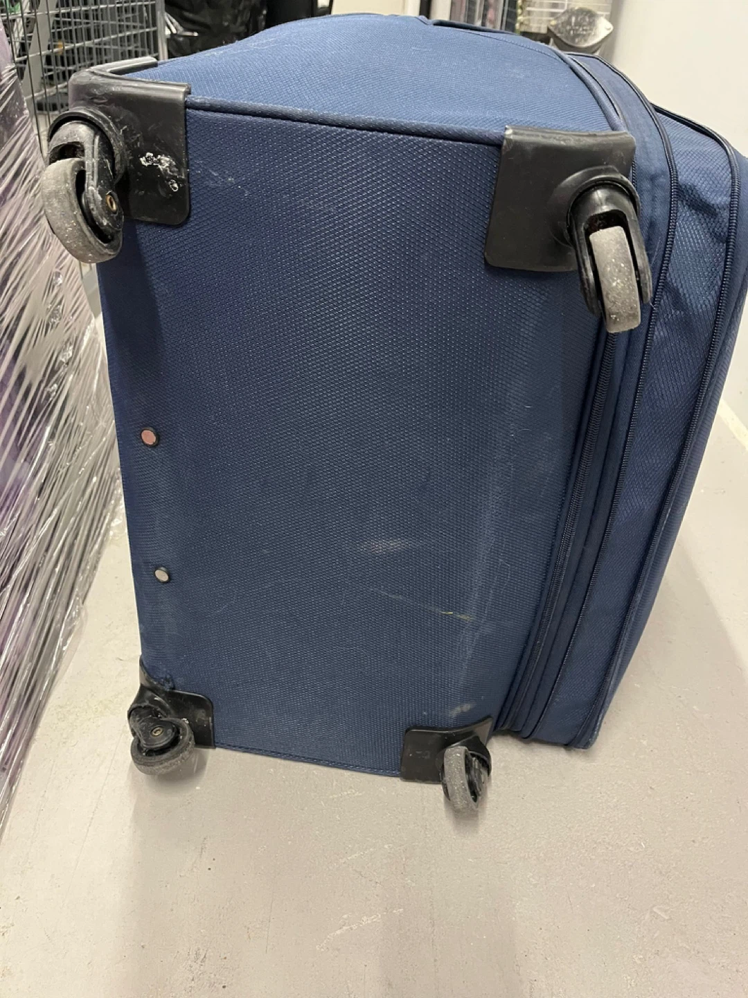 Grant Blue Softside Spinner Luggage - photo 4