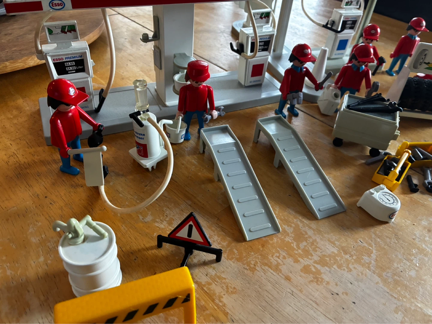 Playmobil Esso Gas Station Playset - photo 3