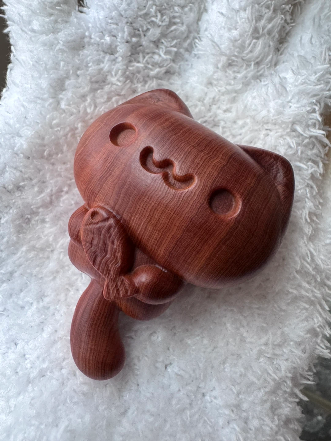 Hand-carved wooden cat figurine - photo 2