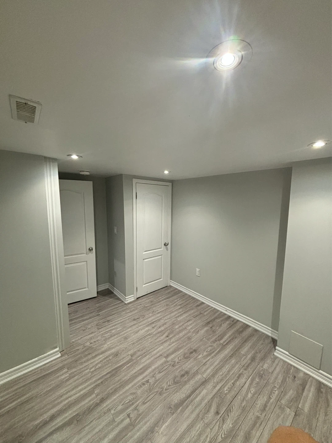 2 bedroom Basement - May 1st - photo 5