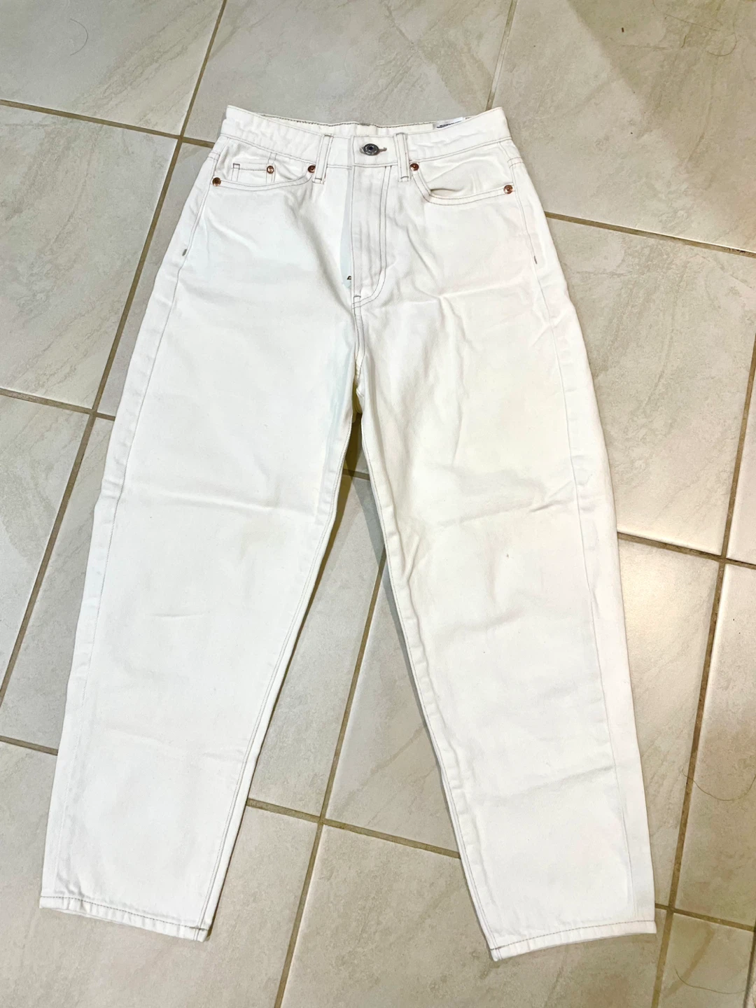 H&M Loose Mom Jeans - White