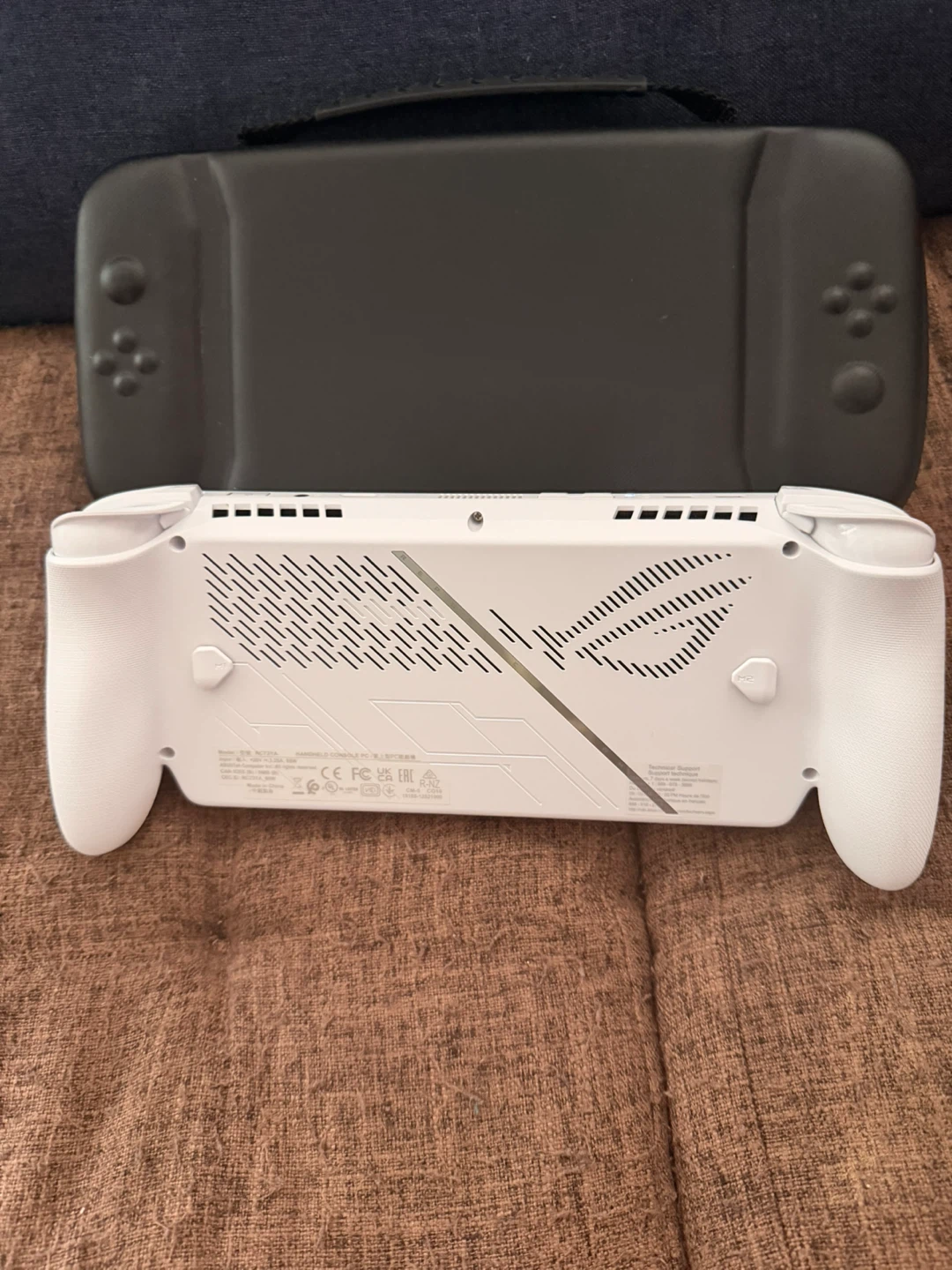ROG Ally (White Xbox Edition) + Carry Case — Excellent Condition - photo 3