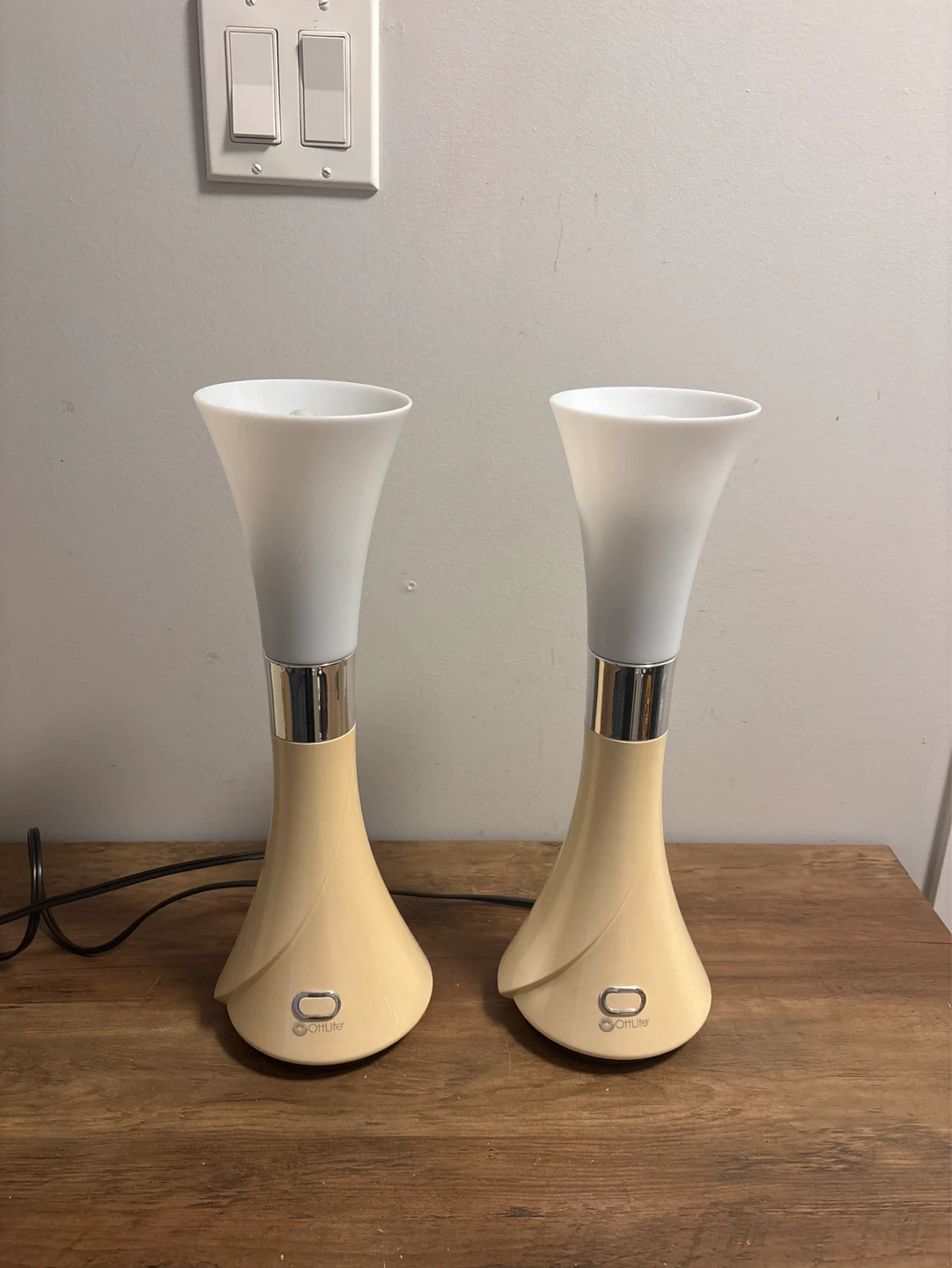 Set of 2 OttLite Table Lamps - photo 4