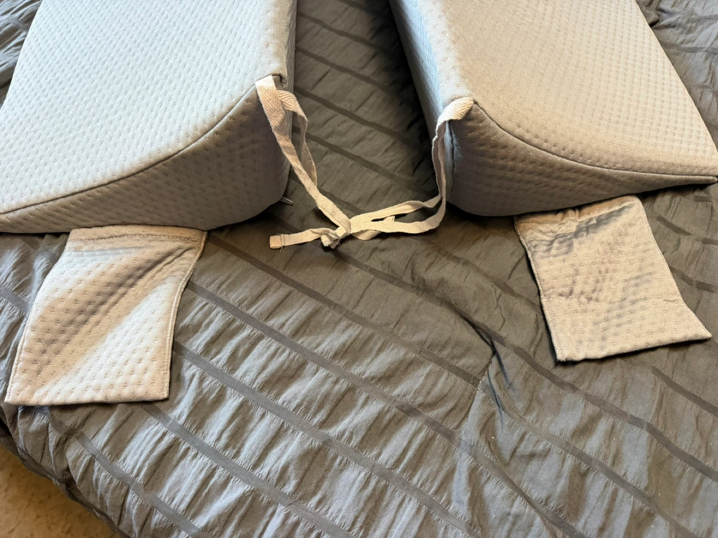 White Wedge Pillow Set - photo 2