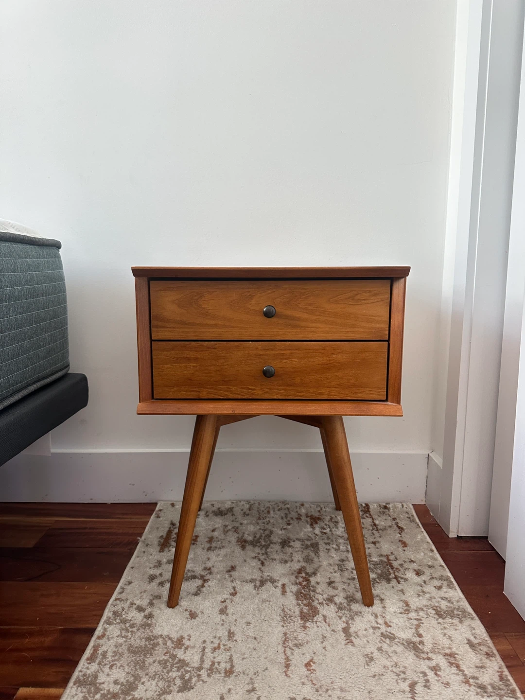 Mid-Century Modern Nightstand (2 Drawers) – George Oliver