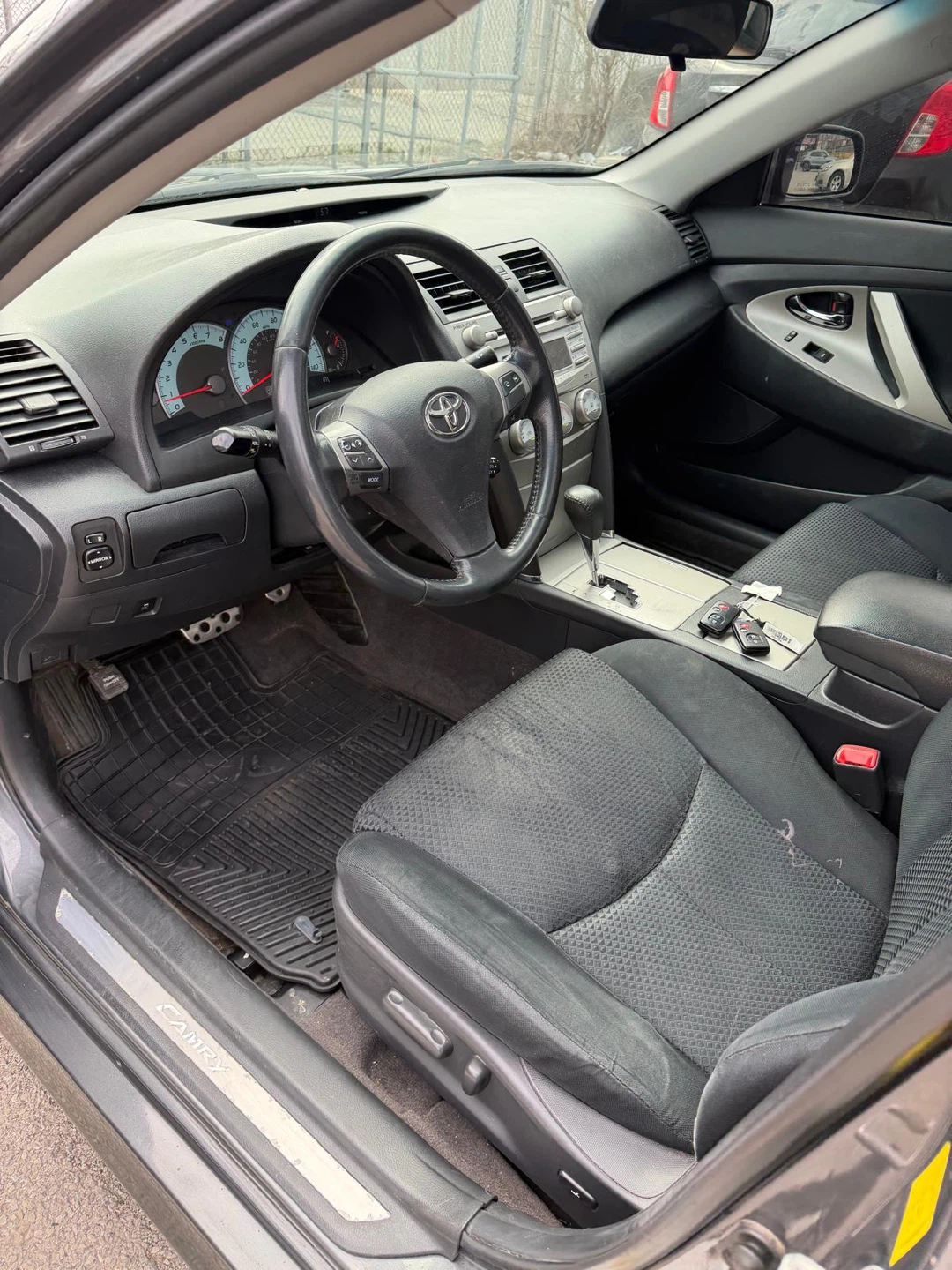 2011 Toyota Camry Sedan - photo 3