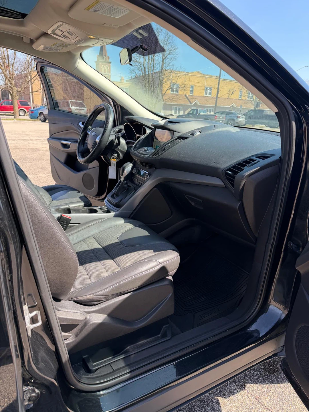 Black Ford Escape SUV 2016 - photo 4