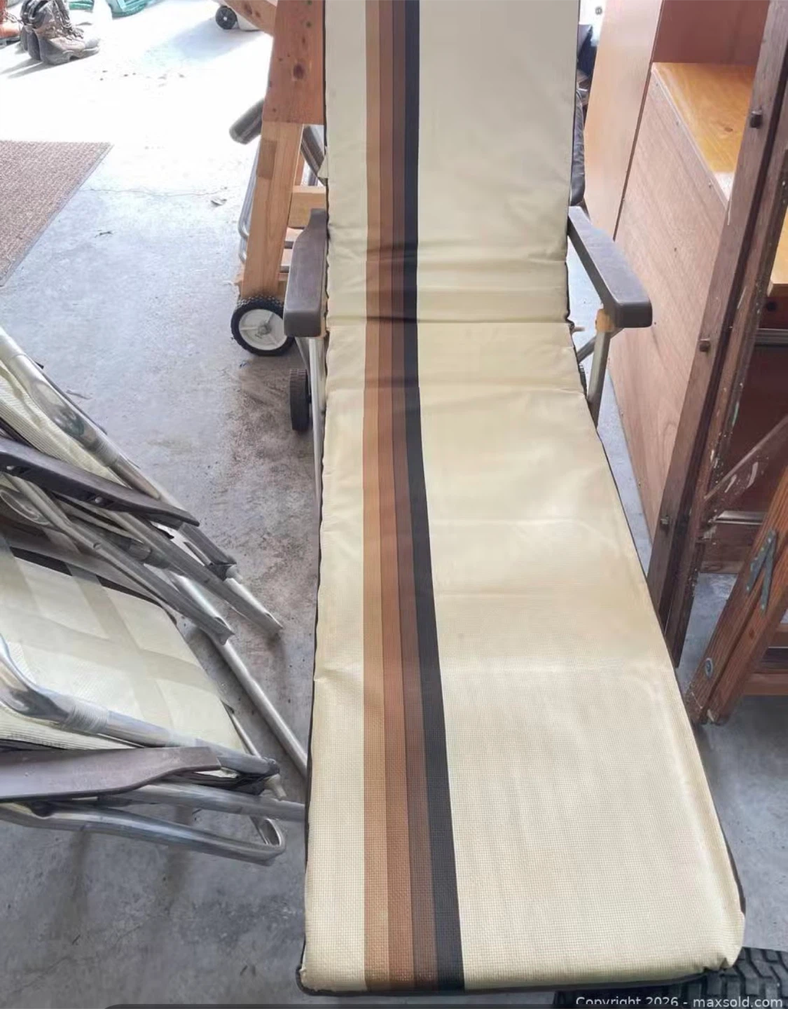 Vintage Striped Folding Lounge Chair with Wheels - photo 3