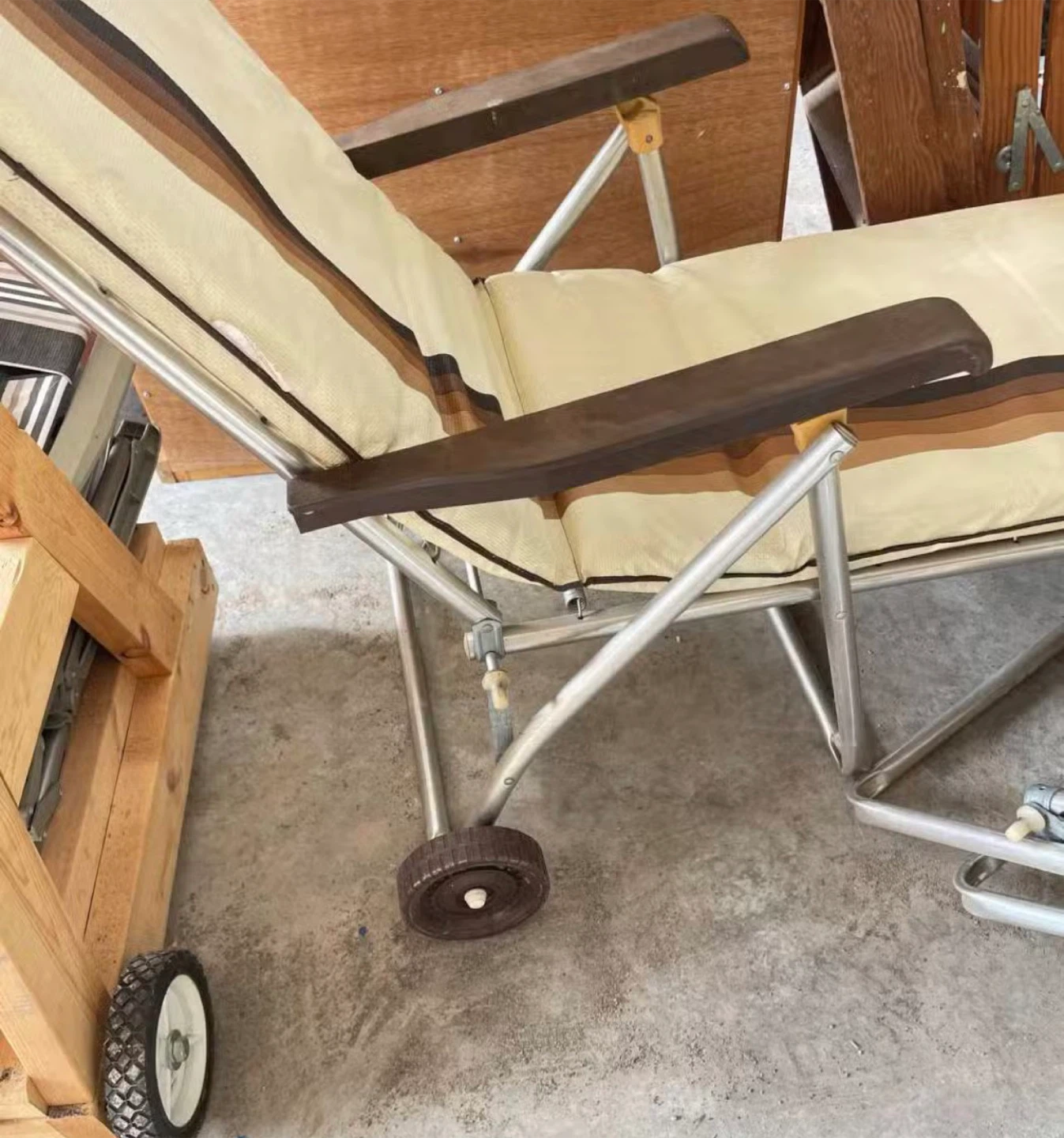 Vintage Striped Folding Lounge Chair with Wheels - photo 2