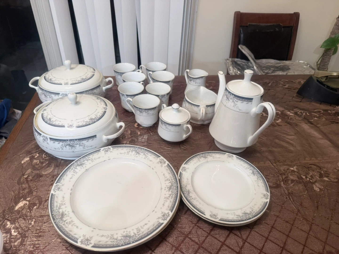 White Porcelain Dinnerware Set with Floral Pattern - photo 2