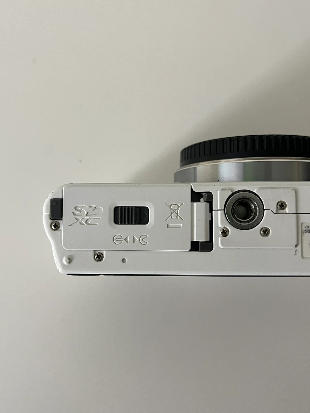 Olympus PEN mini E-PM1 White Mirrorless Camera - photo 5