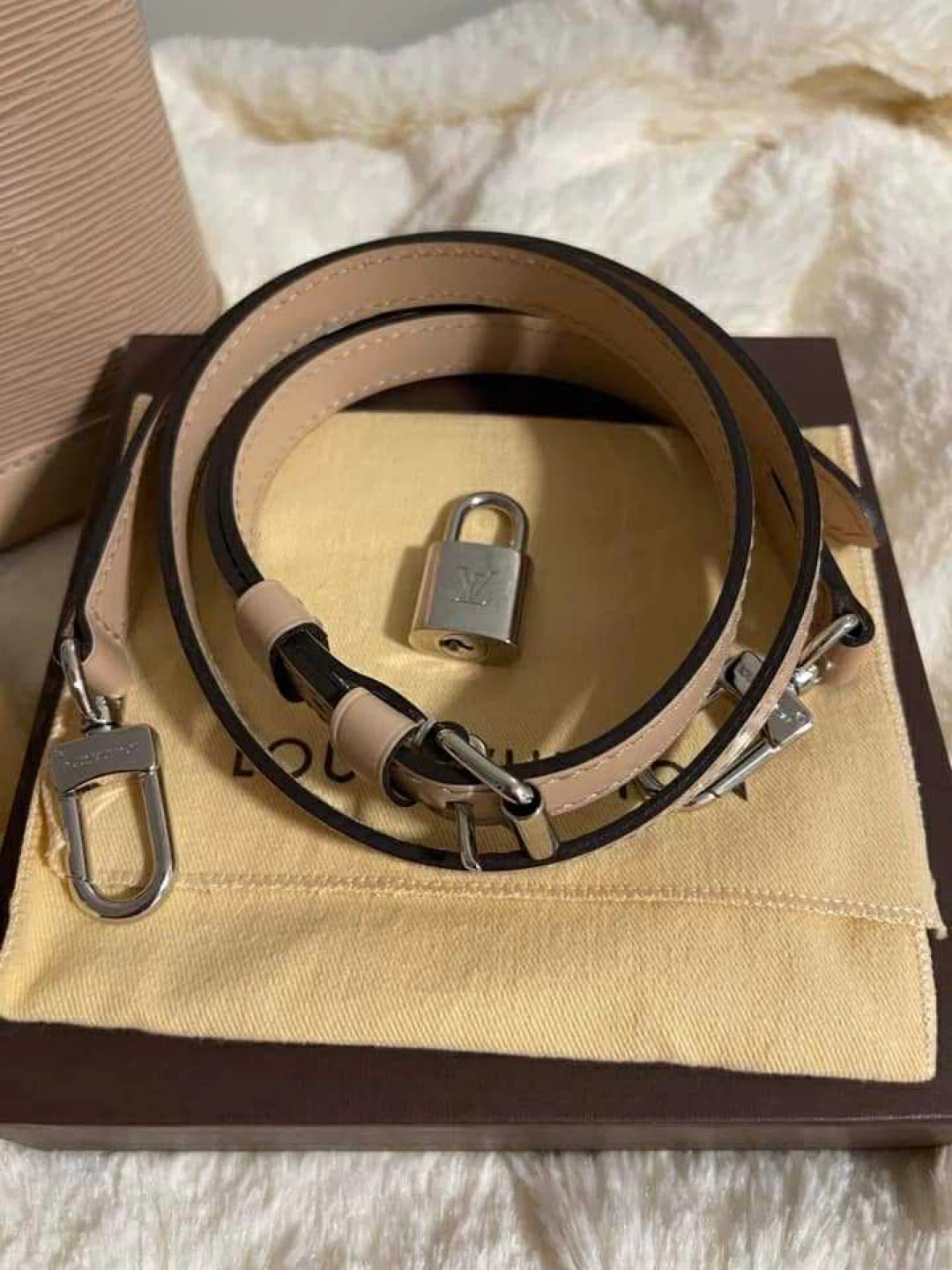 RARE- 💯%AUTHENTIC  classy Alma Pm Epi Dune complete set + strap - photo 5