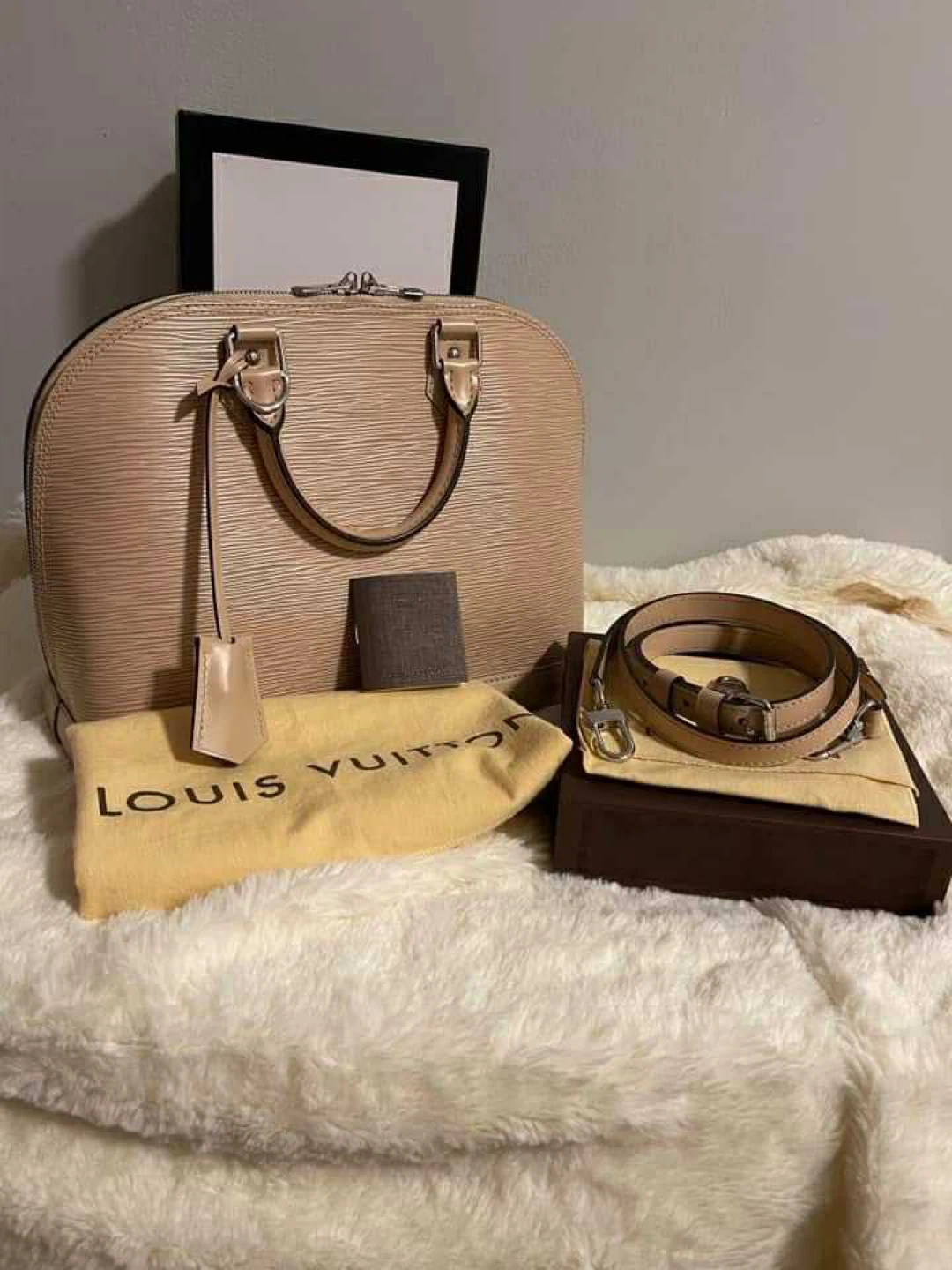 RARE- 💯%AUTHENTIC  classy Alma Pm Epi Dune complete set + strap