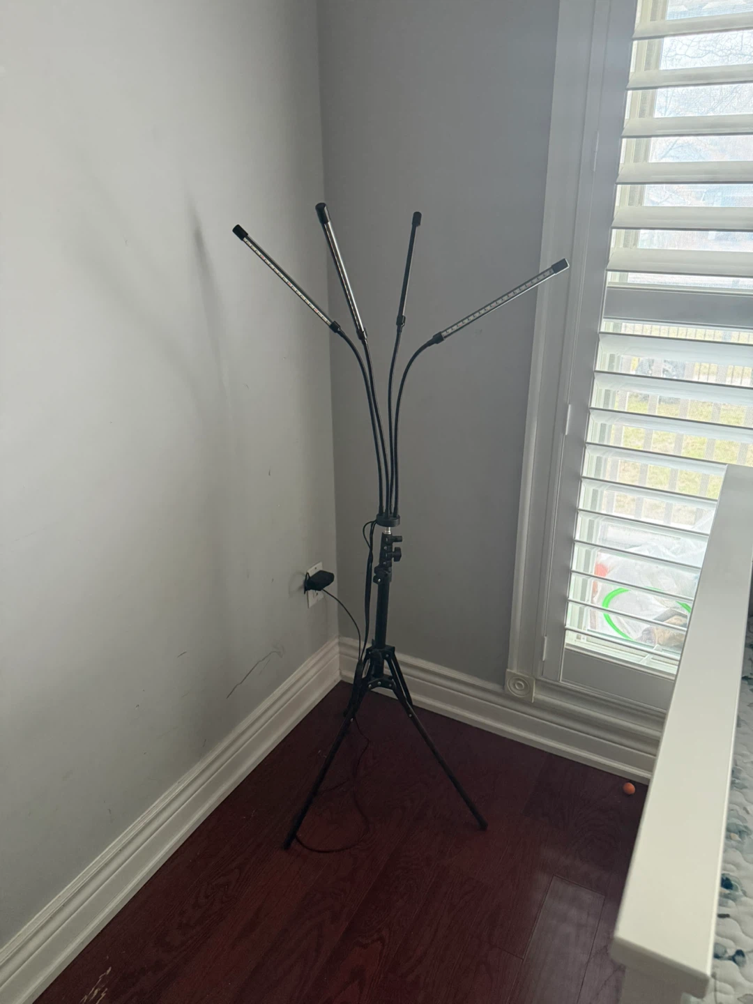 4-Head Grow Light with Stand