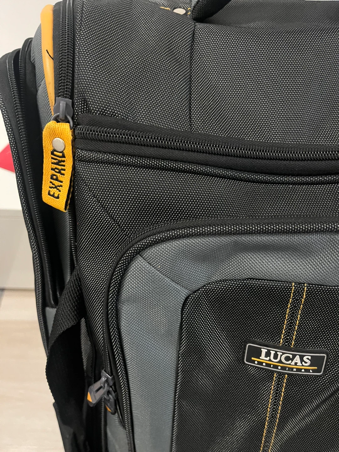 Lucas Expandable Rolling Suitcase26”