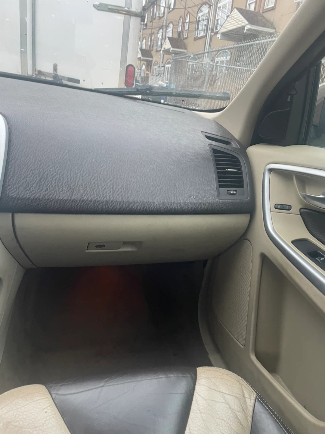 Volvo XC60 SUV - photo 4