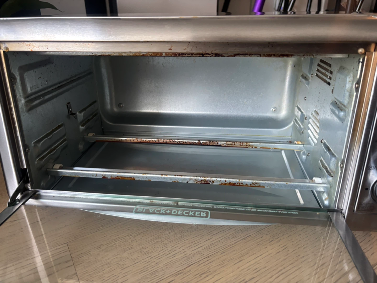 Toaster Oven - Black and Decker - photo 2