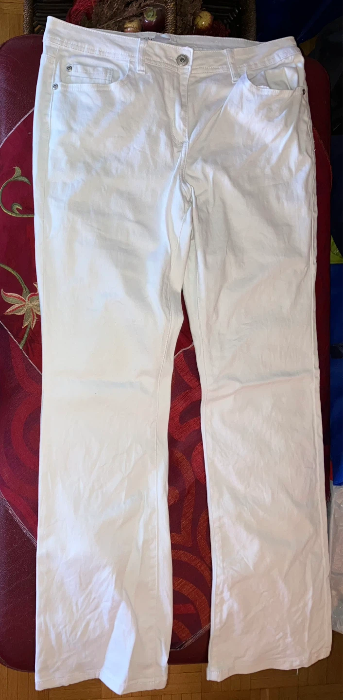 Like New-Cleo White Cotton Spandex Jeans Size 10