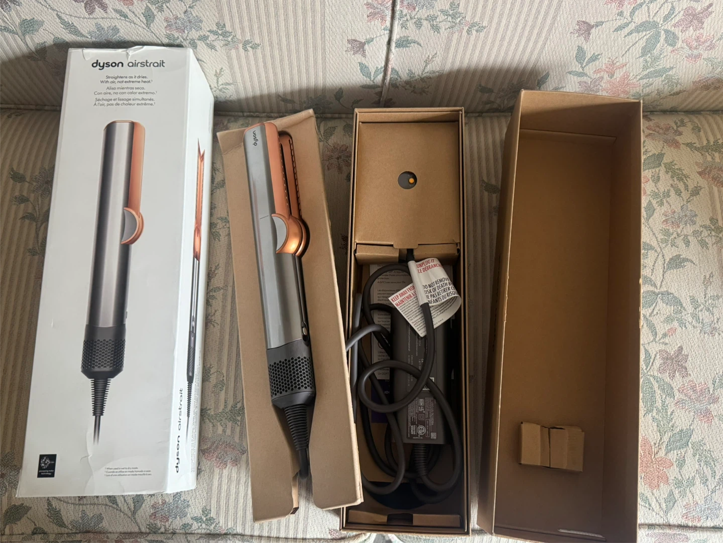 Dyson Airstrait 箱あり　美品 Never used Dyson Airstrait Straightener open box | Karrot