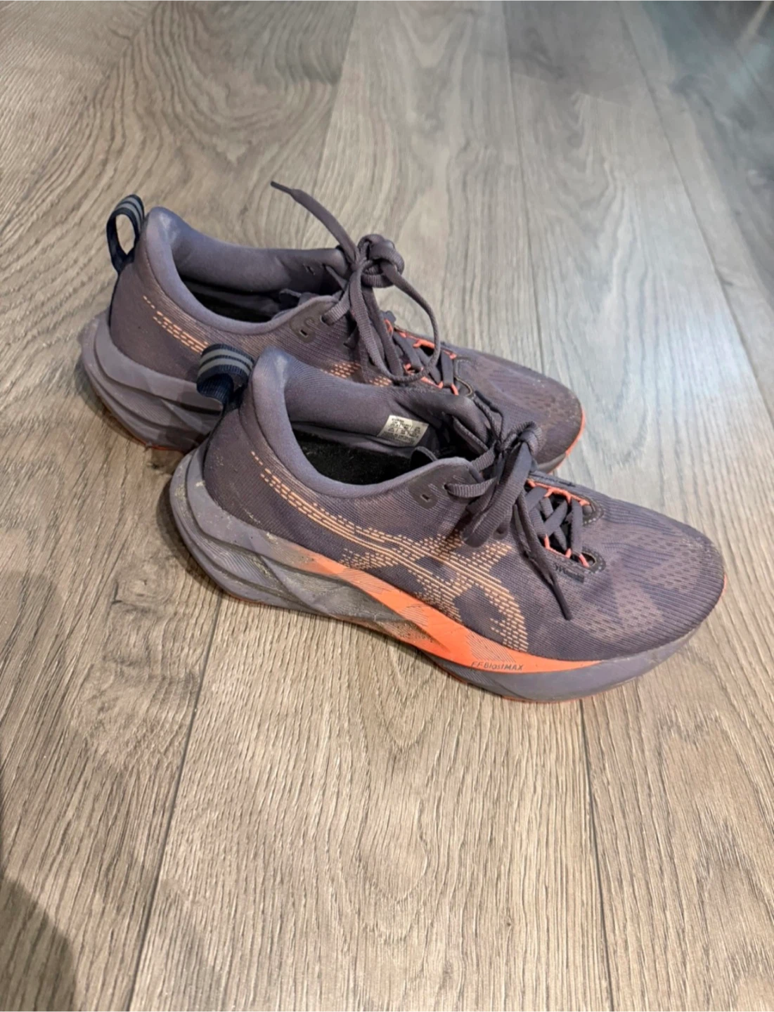 ASICS Novablast 5