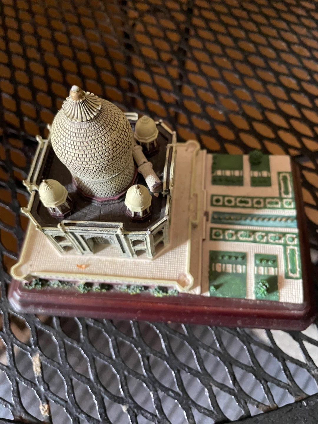 The Legendary Castles Collection Taj Mahal Miniature Model - photo 2