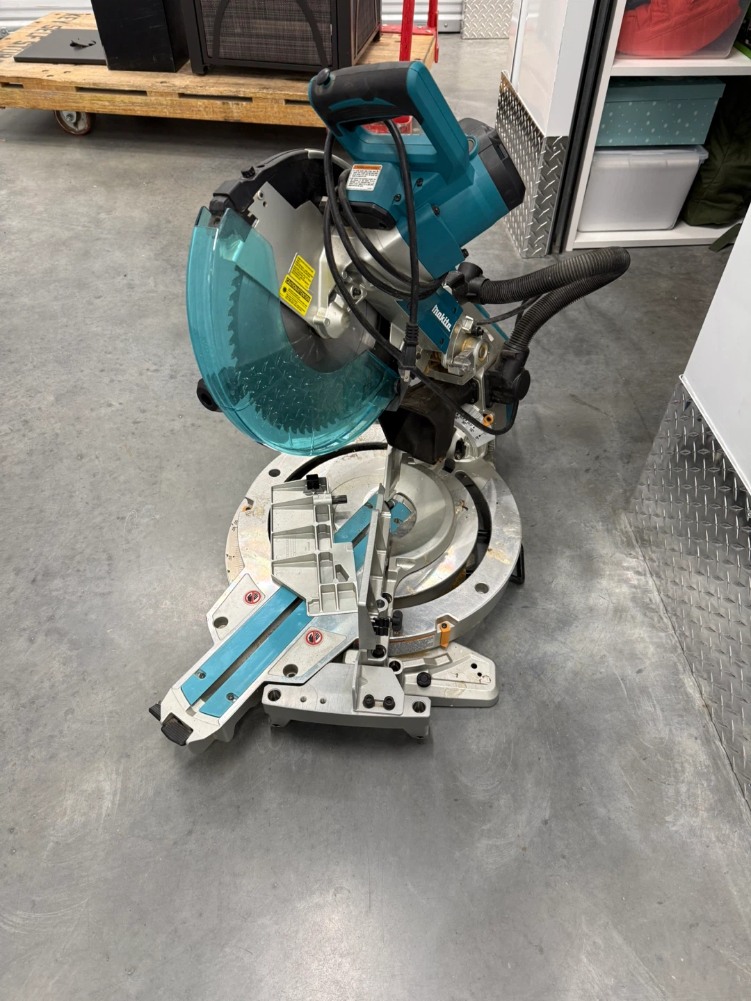 12” Makita Compound Miter Saw - photo 2