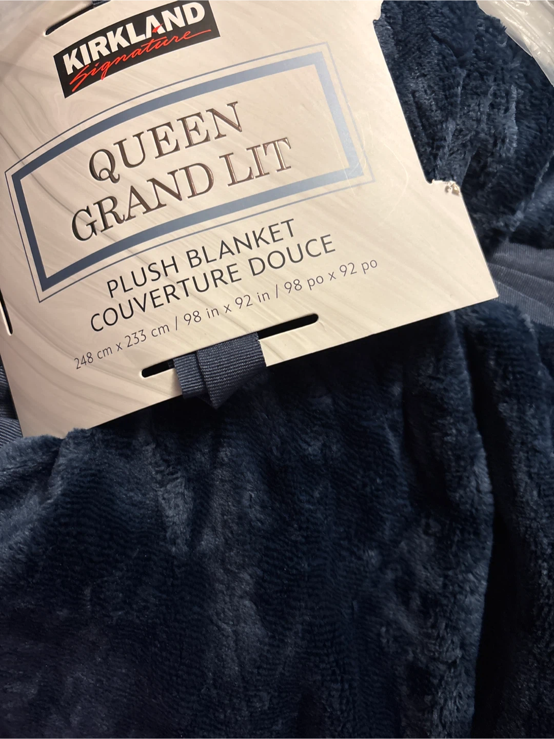 Kirkland Signature navy Queen Grand Lit Plush Blanket
