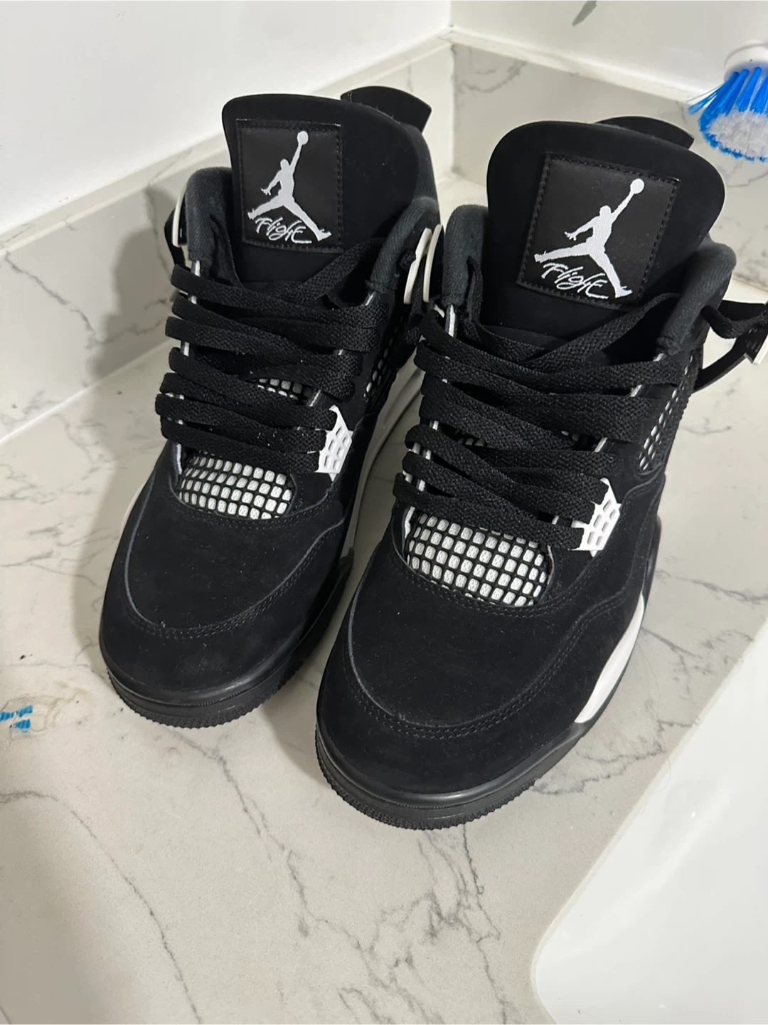Jordan 4 white thunder