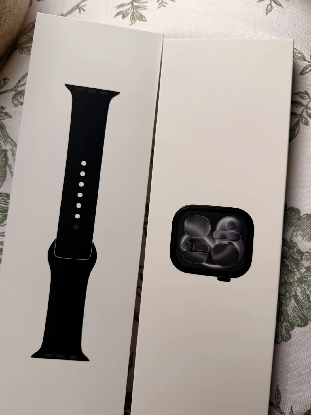 Never opened Apple Watch 11 GPS 42mm Jet Black Aluminium Case - photo 3