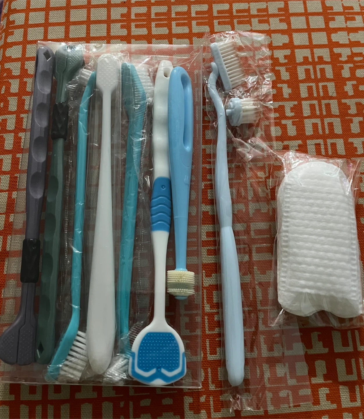 Oral Hygiene Kit - Toothbrushes & Tongue Scraper - photo 2