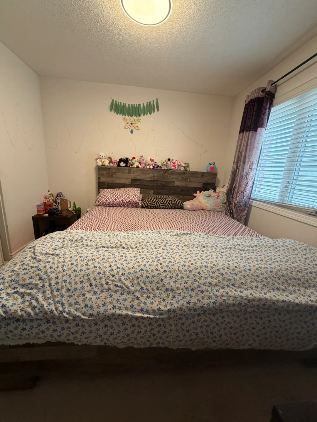 Derekson Panel Bed with Headboard & Frame - Grey - King Size