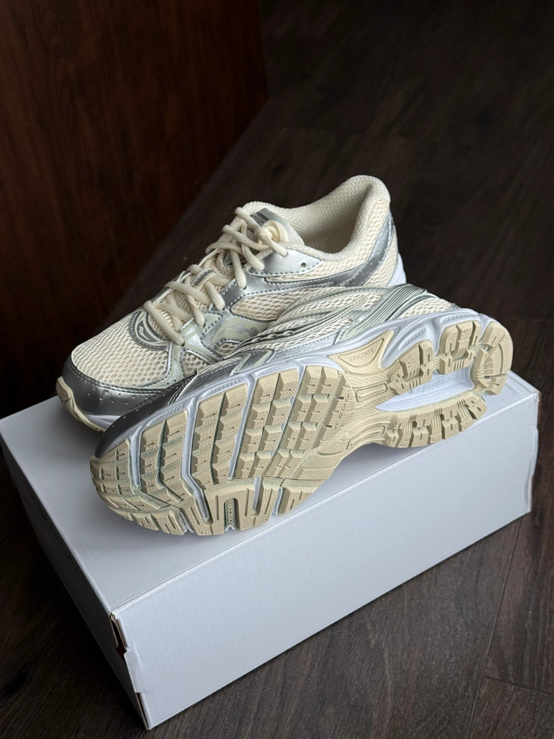Saucony Women's Shoes - 8.5 size - photo 4