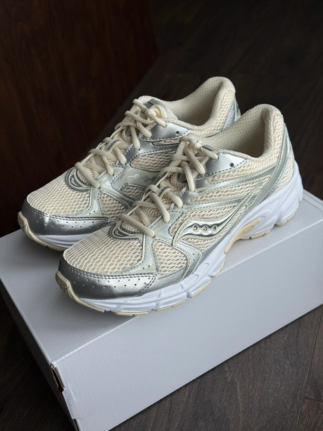 Saucony Women's Shoes - 8.5 size - photo 3