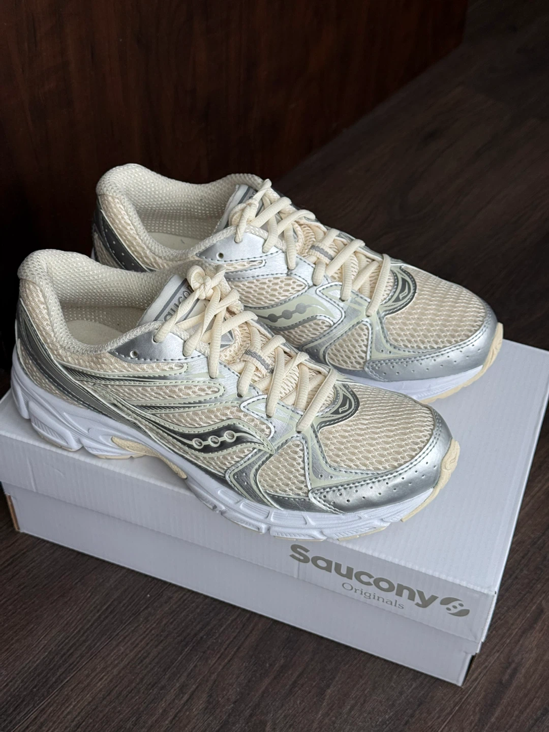 Saucony Women's Shoes - 8.5 size