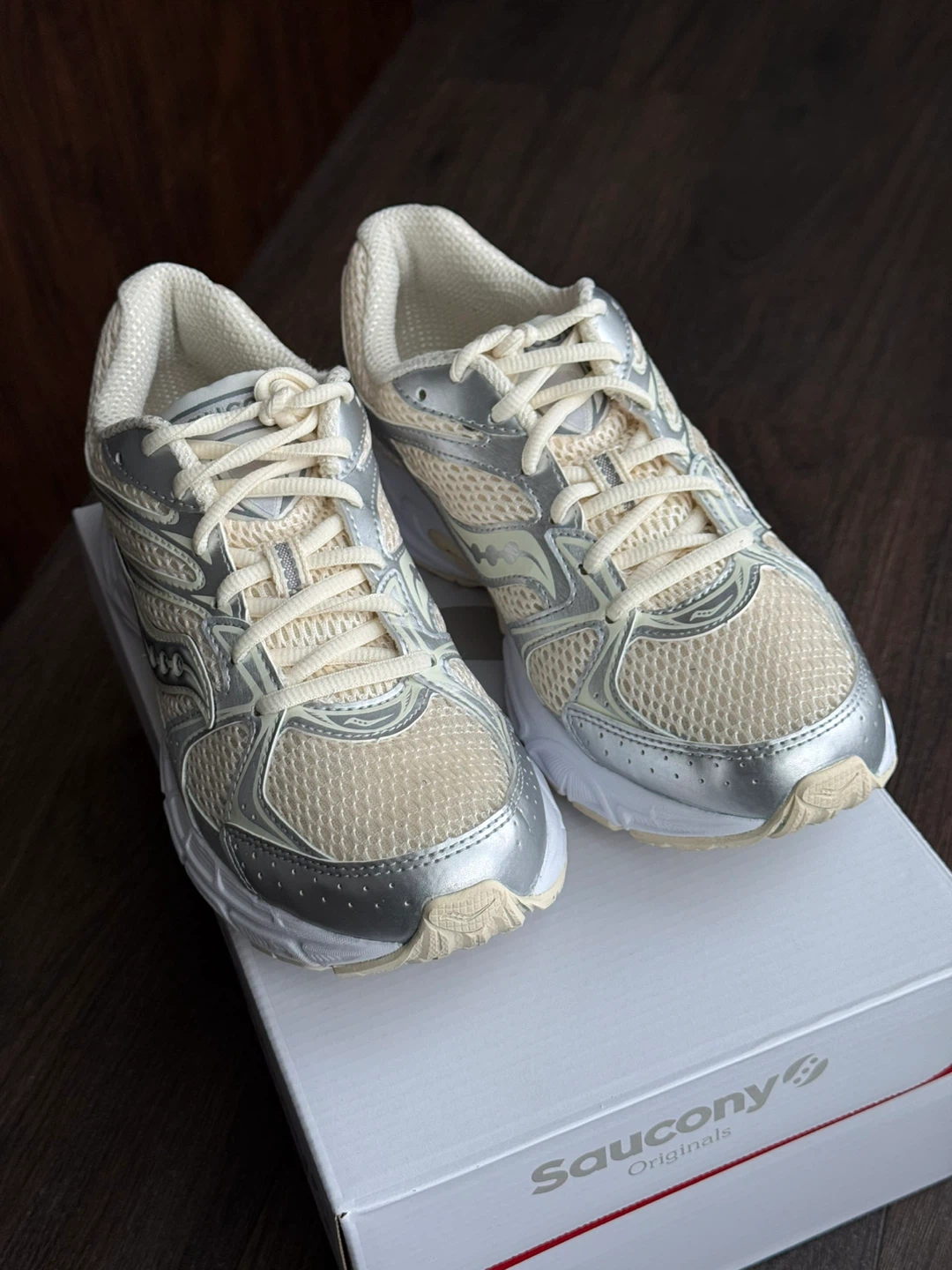 Saucony Women's Shoes - 8.5 size - photo 2