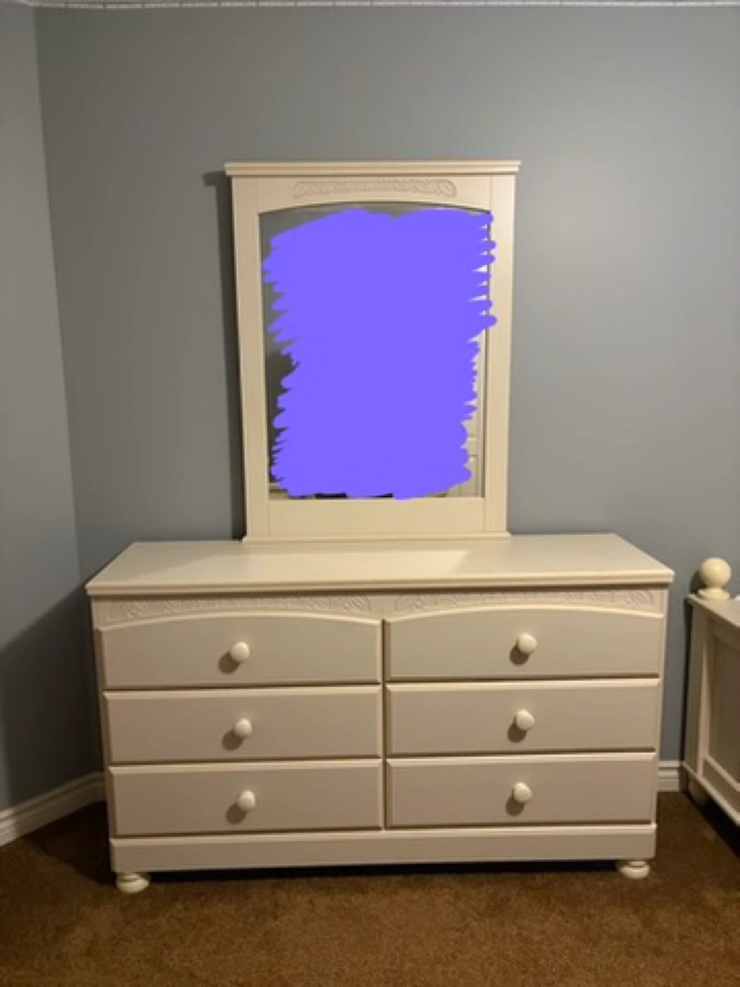 Bedroom set. Cream coloured dresser and mirror set
